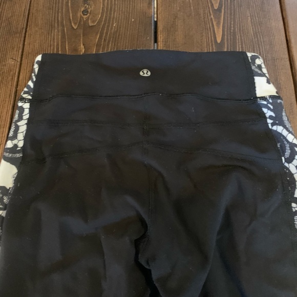 Size 4 Lululemon Side Angle Pant Black lace - Picture 4 of 5